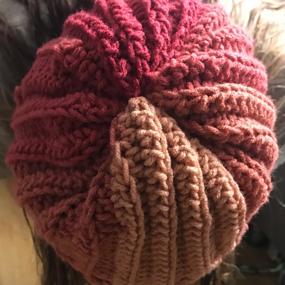 HANDMADE CROCHET PINK BEANIE - Picture 3 of 3